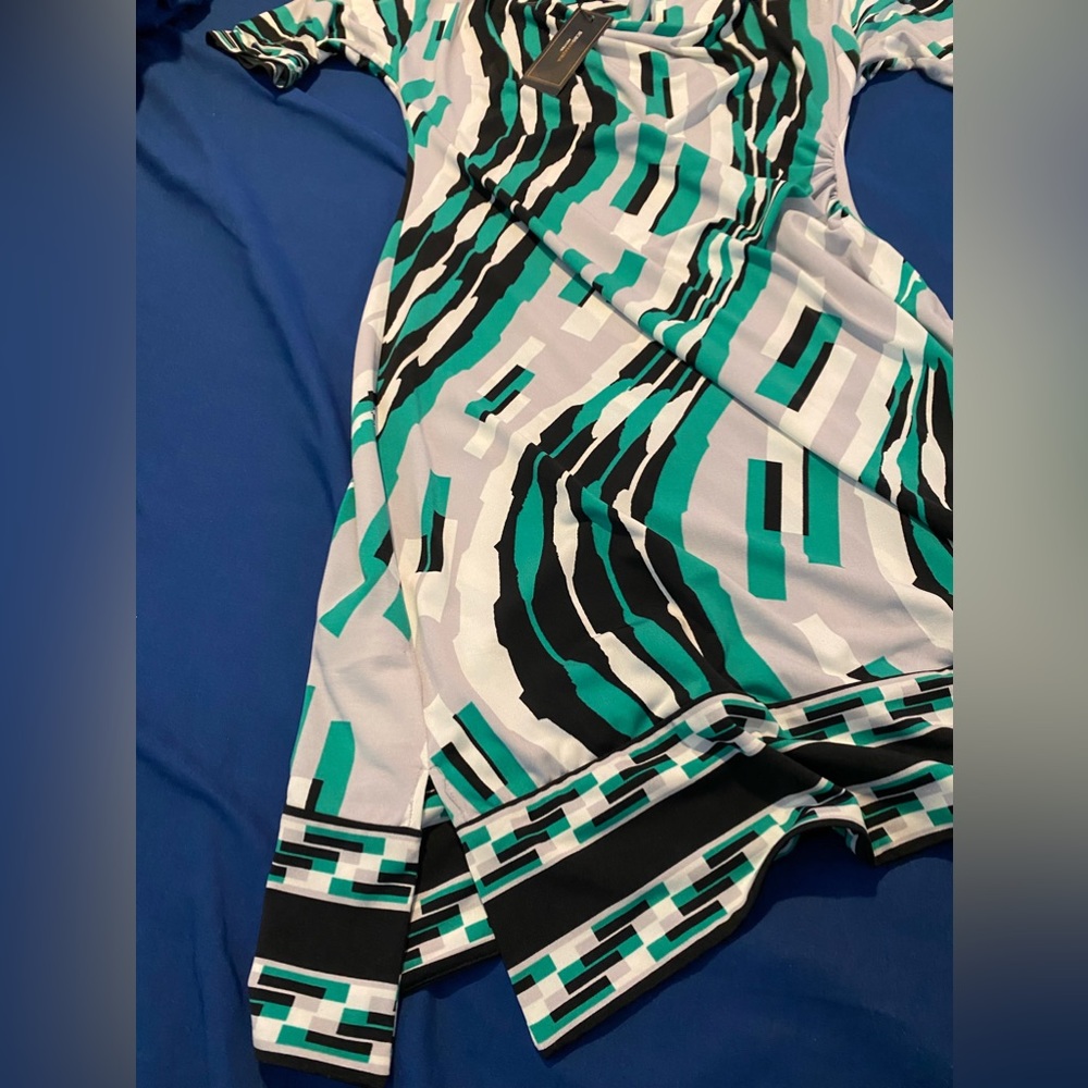 BCBGMAXAZRIA - 3/4 Sleeve Mini Bodycon Dress (Tide Multi) Size MP Petite - Picture 8 of 9